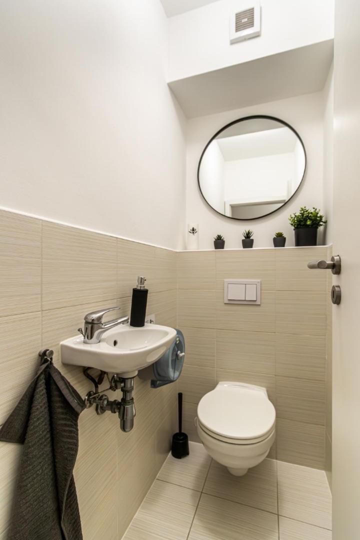 Appartamento Corvin-luxe, 3 Bedroom In Center *