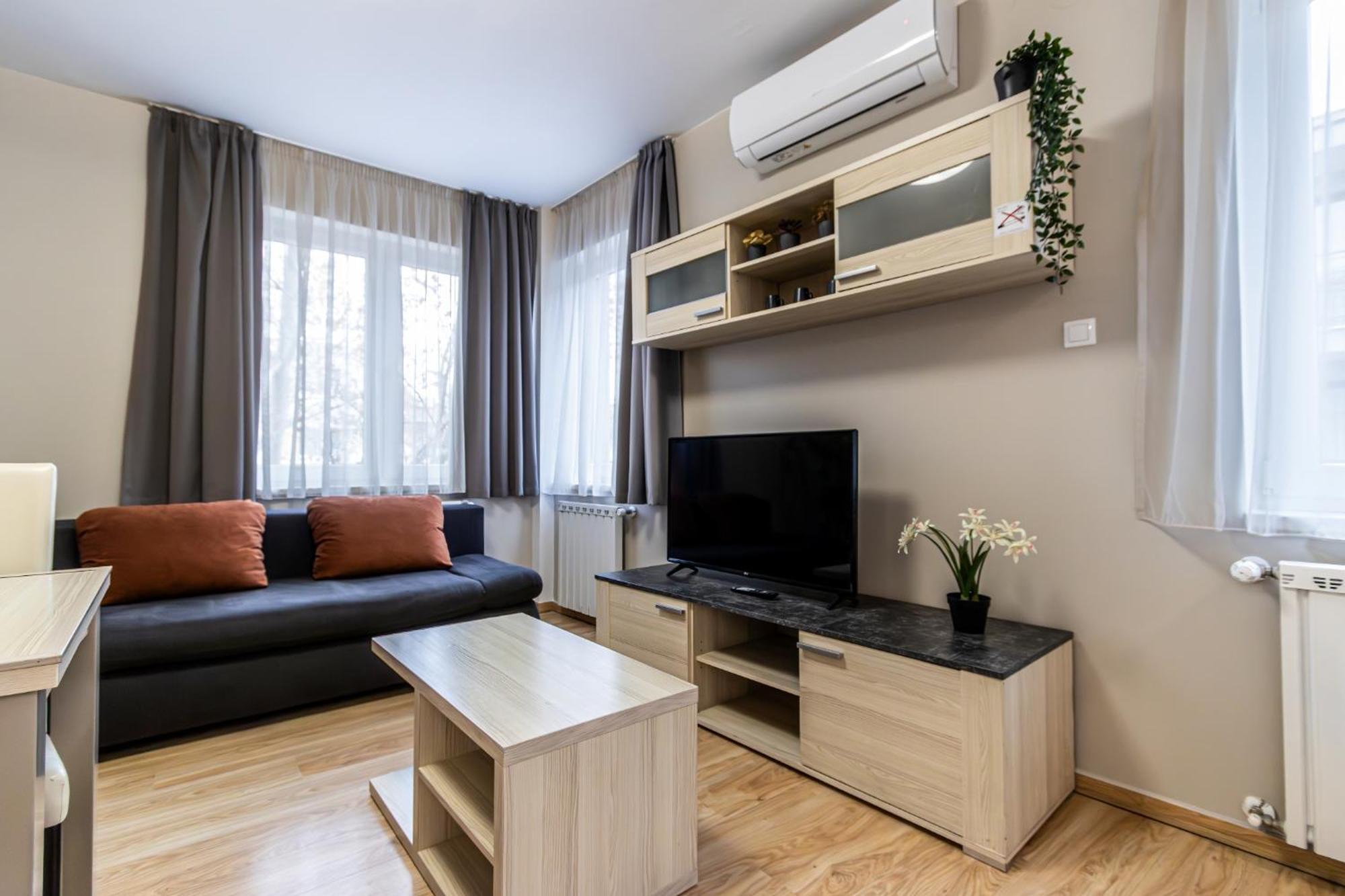 Corvin-luxe, 3 Bedroom In Center Appartamento Budapest