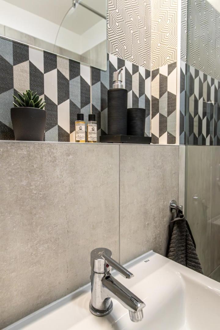 Corvin-luxe, 3 Bedroom In Center Appartamento *