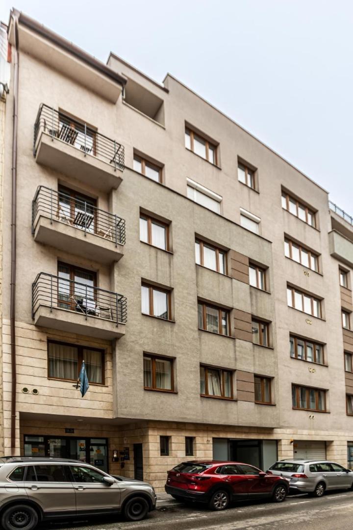 Corvin-luxe, 3 Bedroom In Center Appartamento