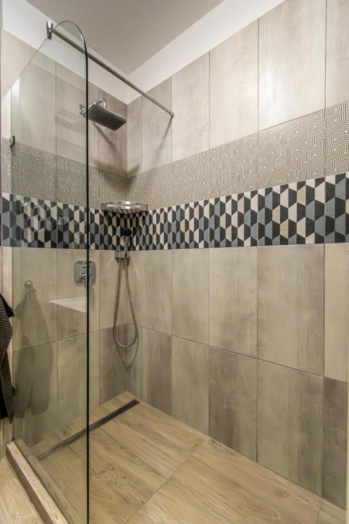 Appartamento Corvin-luxe, 3 Bedroom In Center