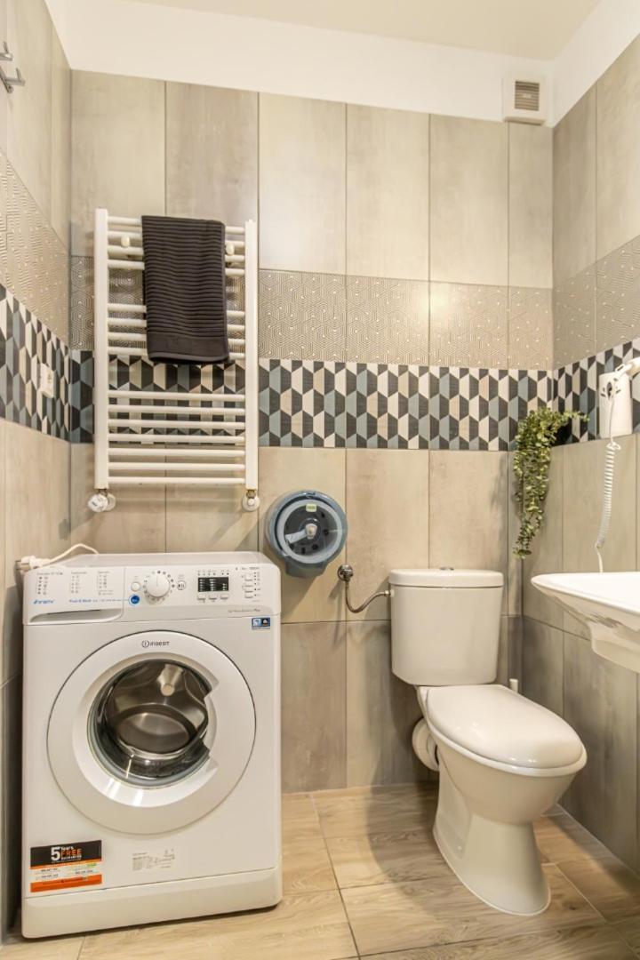 Appartamento Corvin-luxe, 3 Bedroom In Center