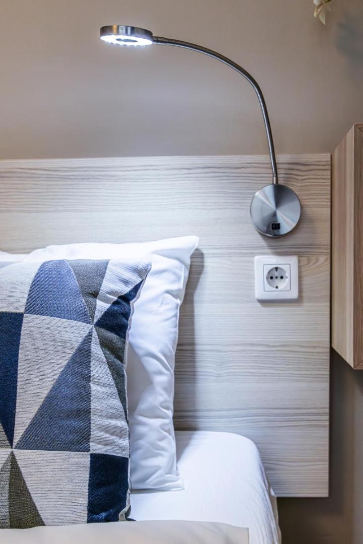 Corvin-luxe, 3 Bedroom In Center Appartamento Budapest