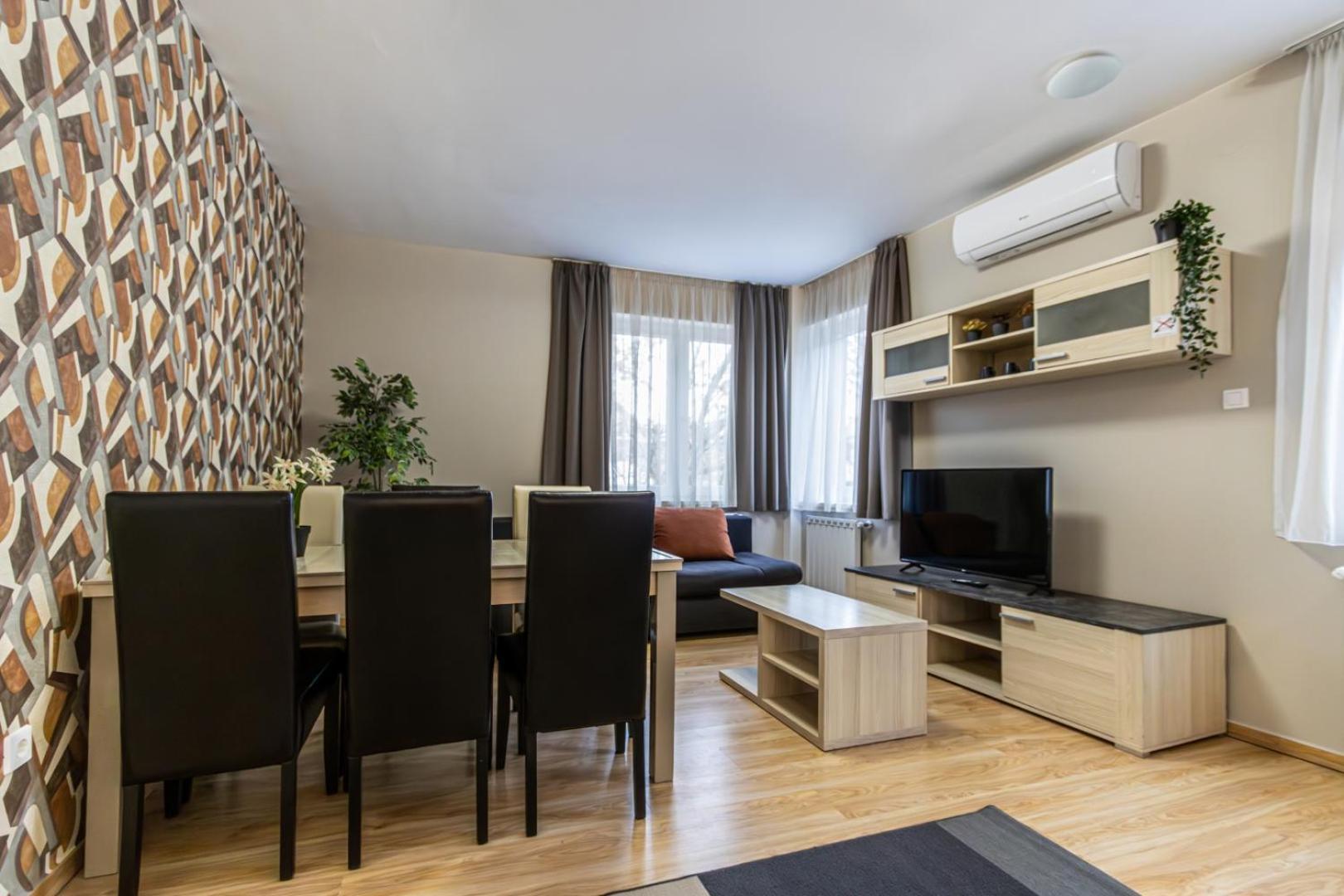 Corvin-luxe, 3 Bedroom In Center *